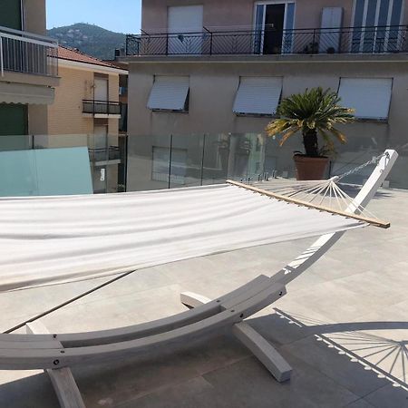 Appartamento Spotorno Con Ampio Terrazzo Attrezzato Anche Con Angolo Cottura Exterior foto